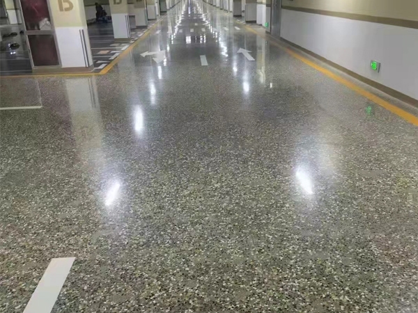 混凝土新型預(yù)置彩石無機(jī)磨石固化劑地坪