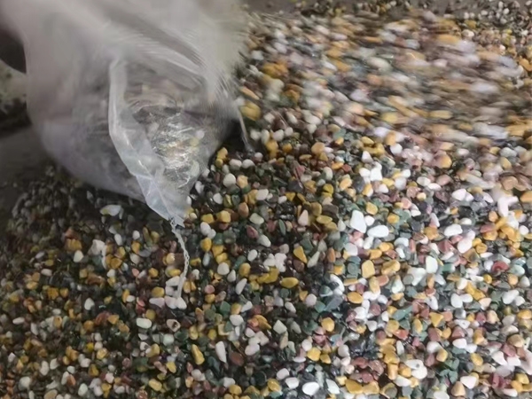 混凝土新型預(yù)置彩石無機(jī)磨石固化劑地坪